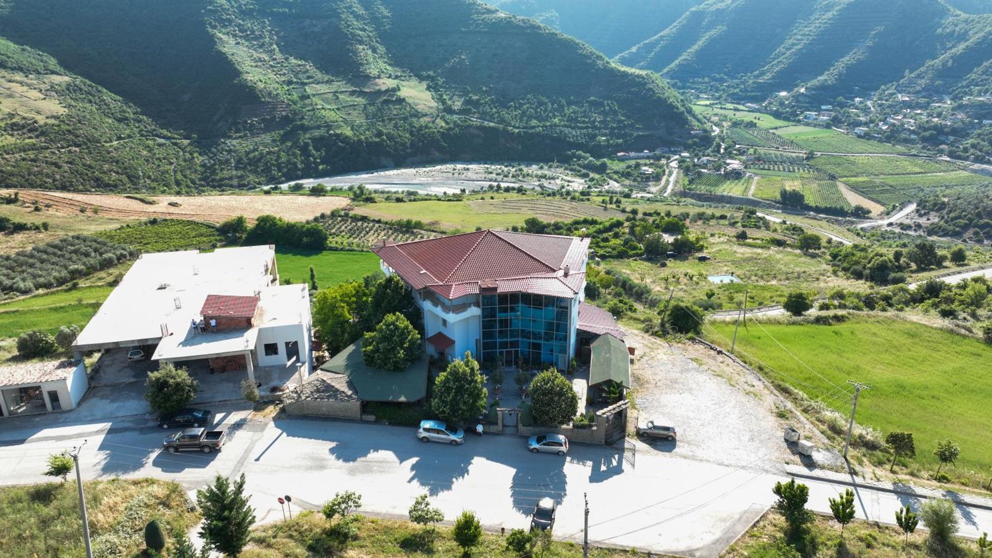 Hotel Kanione Cerenisht Kültér fotó