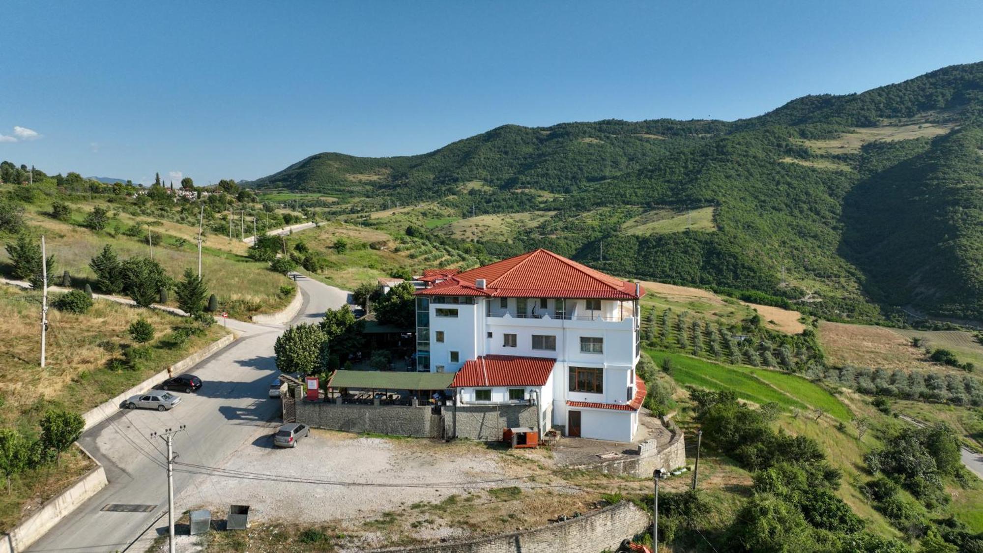 Hotel Kanione Cerenisht Kültér fotó