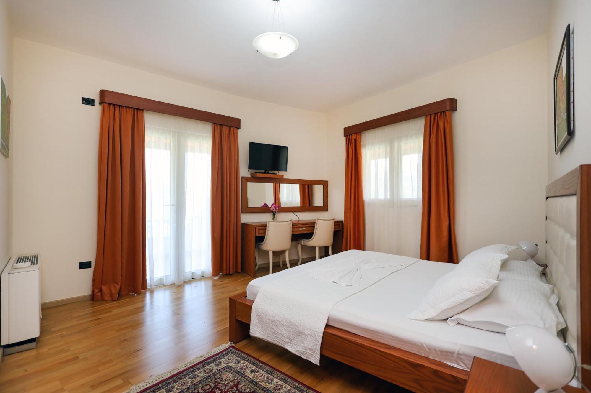 Hotel Kanione Cerenisht Kültér fotó