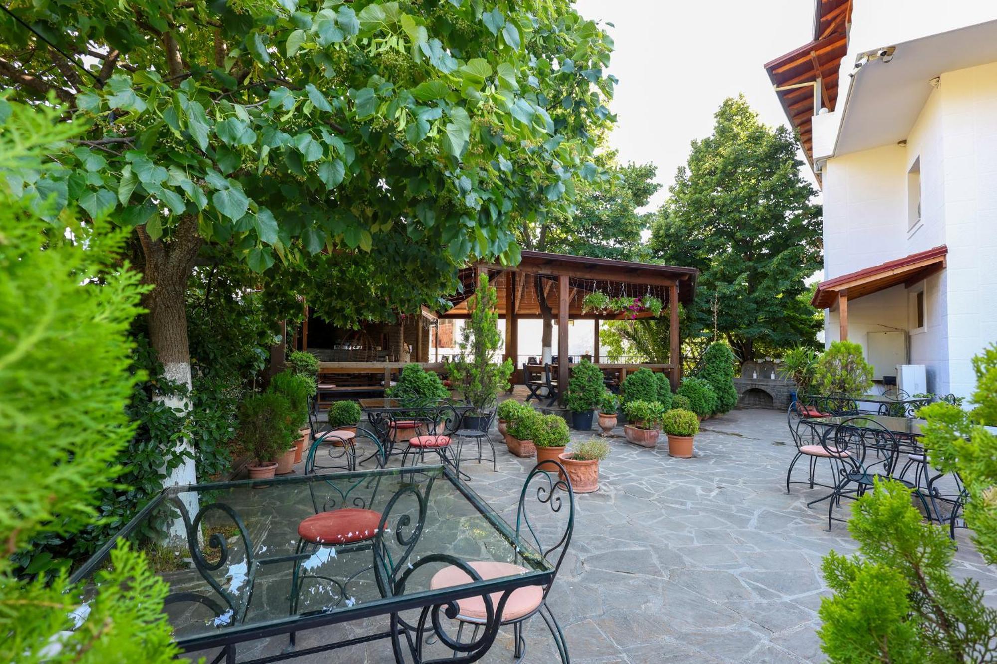 Hotel Kanione Cerenisht Kültér fotó