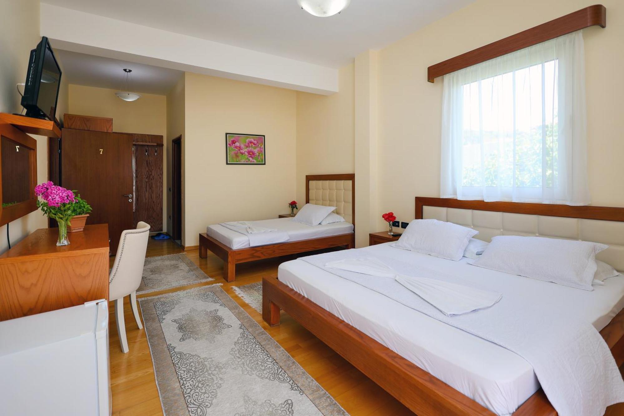 Hotel Kanione Cerenisht Kültér fotó