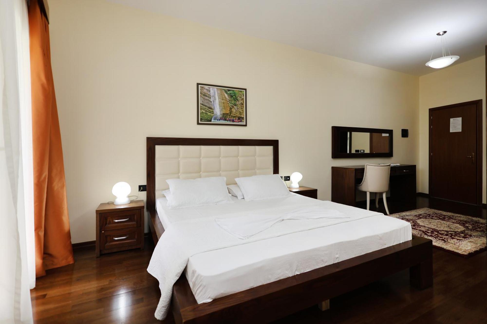 Hotel Kanione Cerenisht Kültér fotó
