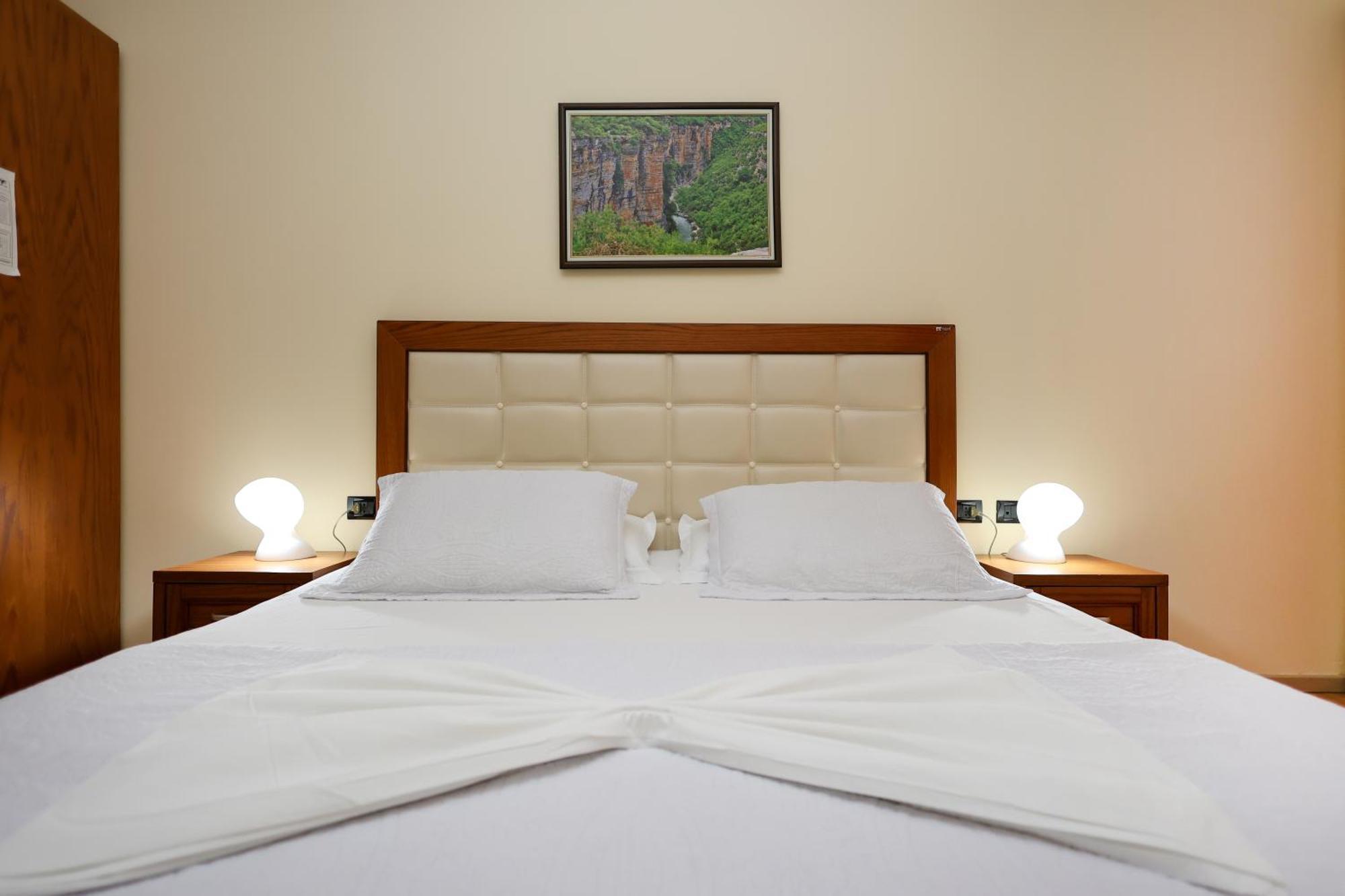 Hotel Kanione Cerenisht Kültér fotó