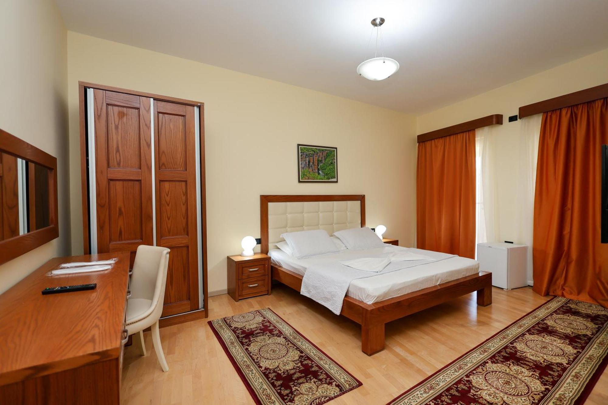 Hotel Kanione Cerenisht Kültér fotó