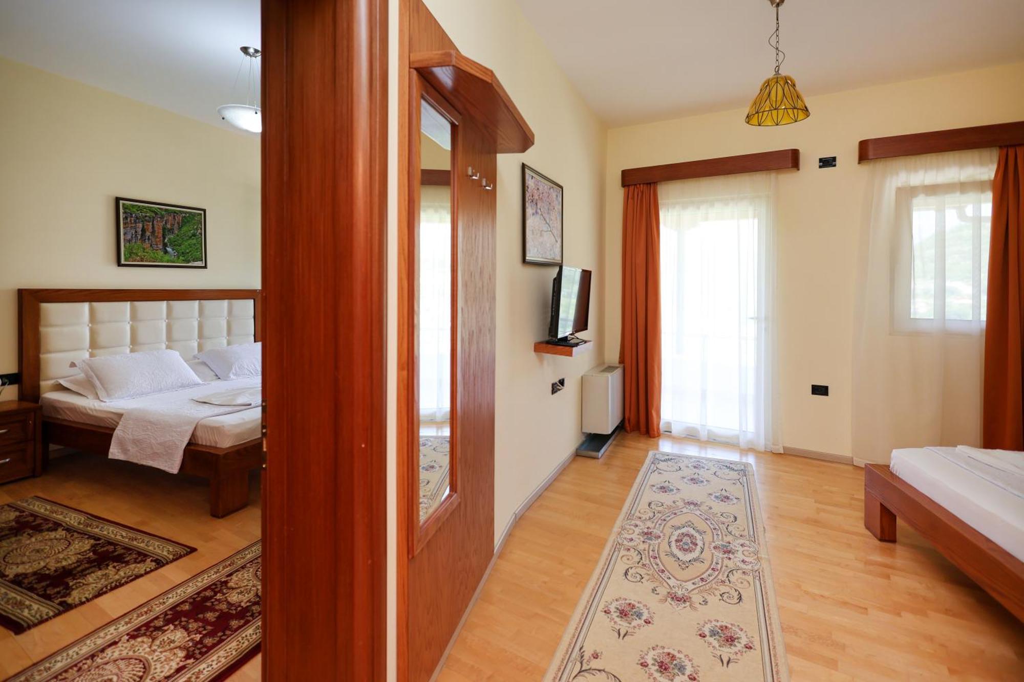 Hotel Kanione Cerenisht Kültér fotó