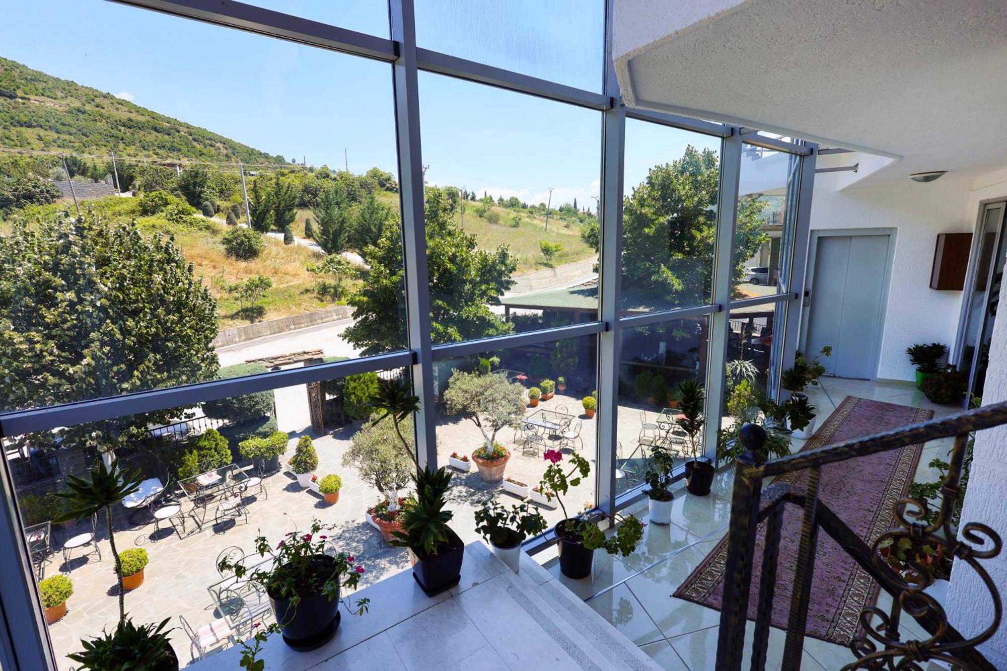 Hotel Kanione Cerenisht Kültér fotó