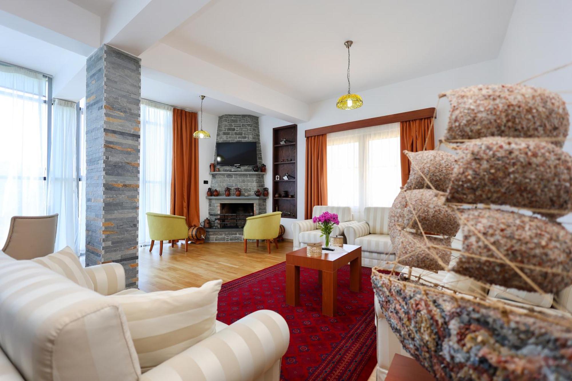 Hotel Kanione Cerenisht Kültér fotó
